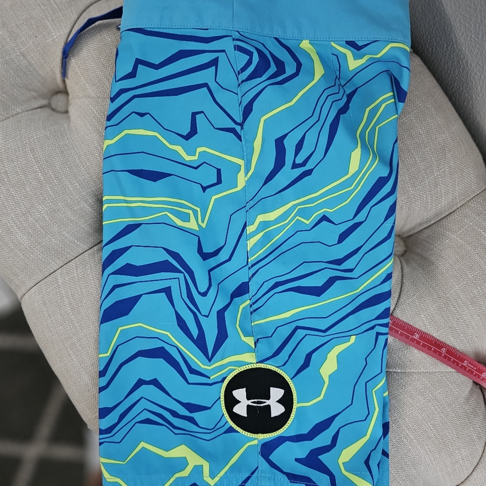 HURLEY BOYS SWIM TRUNKS! SIZE 24 WAIST! LIKE NEW!